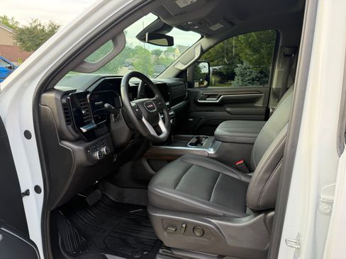 Used 2024 GMC Sierra 2500 SLT w/ SLT Premium Package AWD/4WD image 18