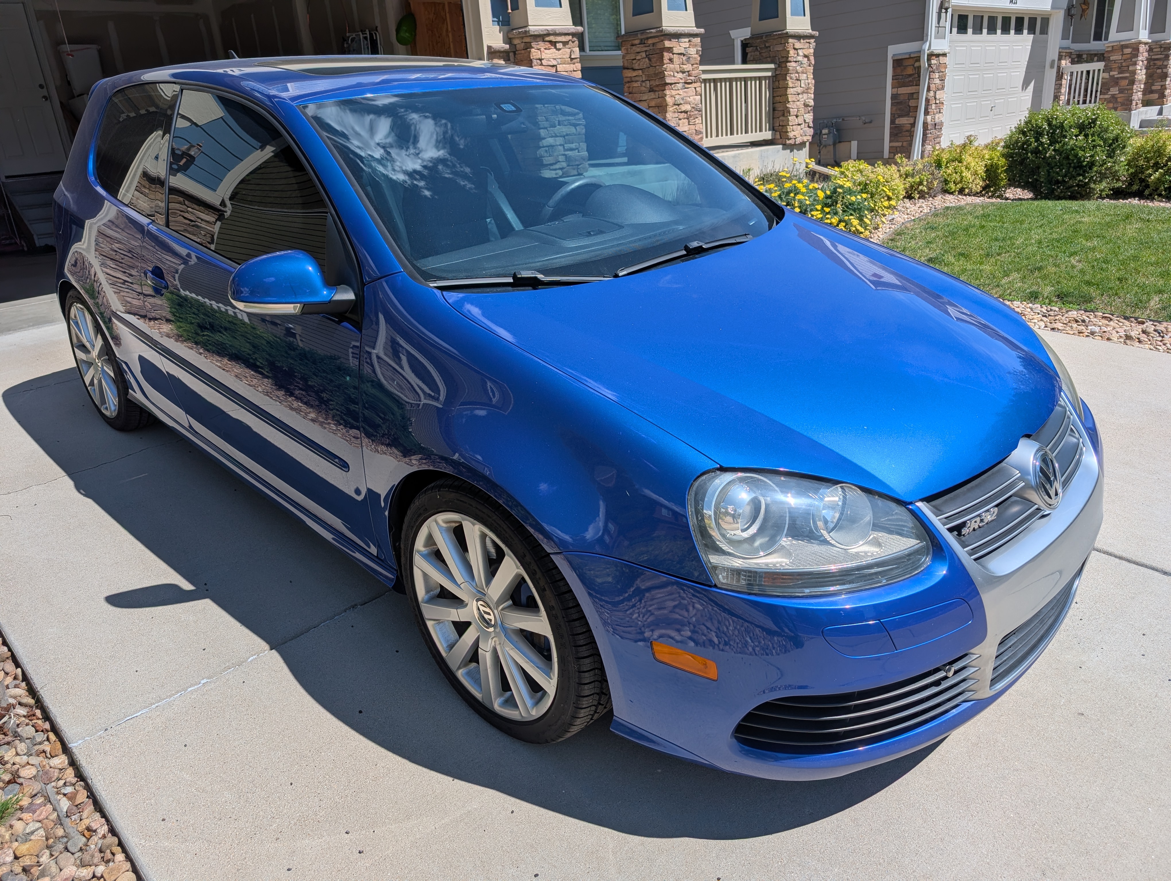Used 2008 Volkswagen R32 AWD/4WD image 2