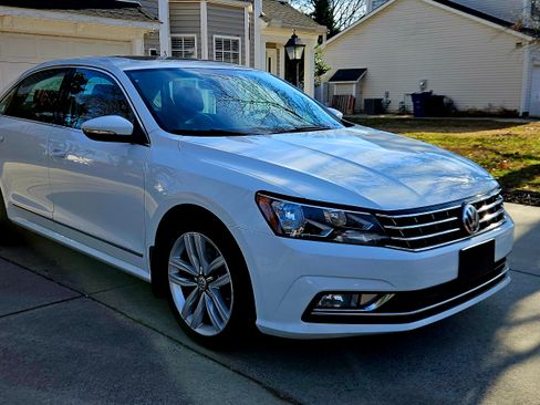 Used 2016 Volkswagen Passat 1.8T SEL Premium image 1