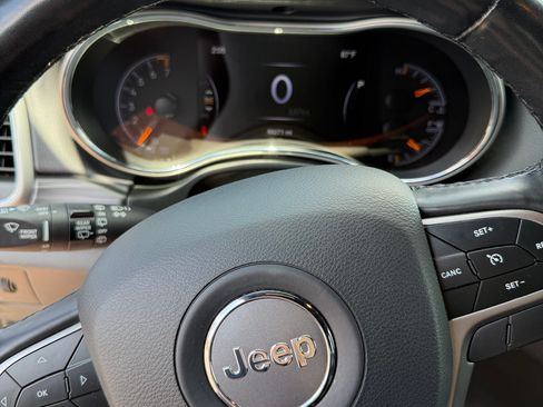 Used 2021 Jeep Grand Cherokee Laredo X AWD/4WD image 16