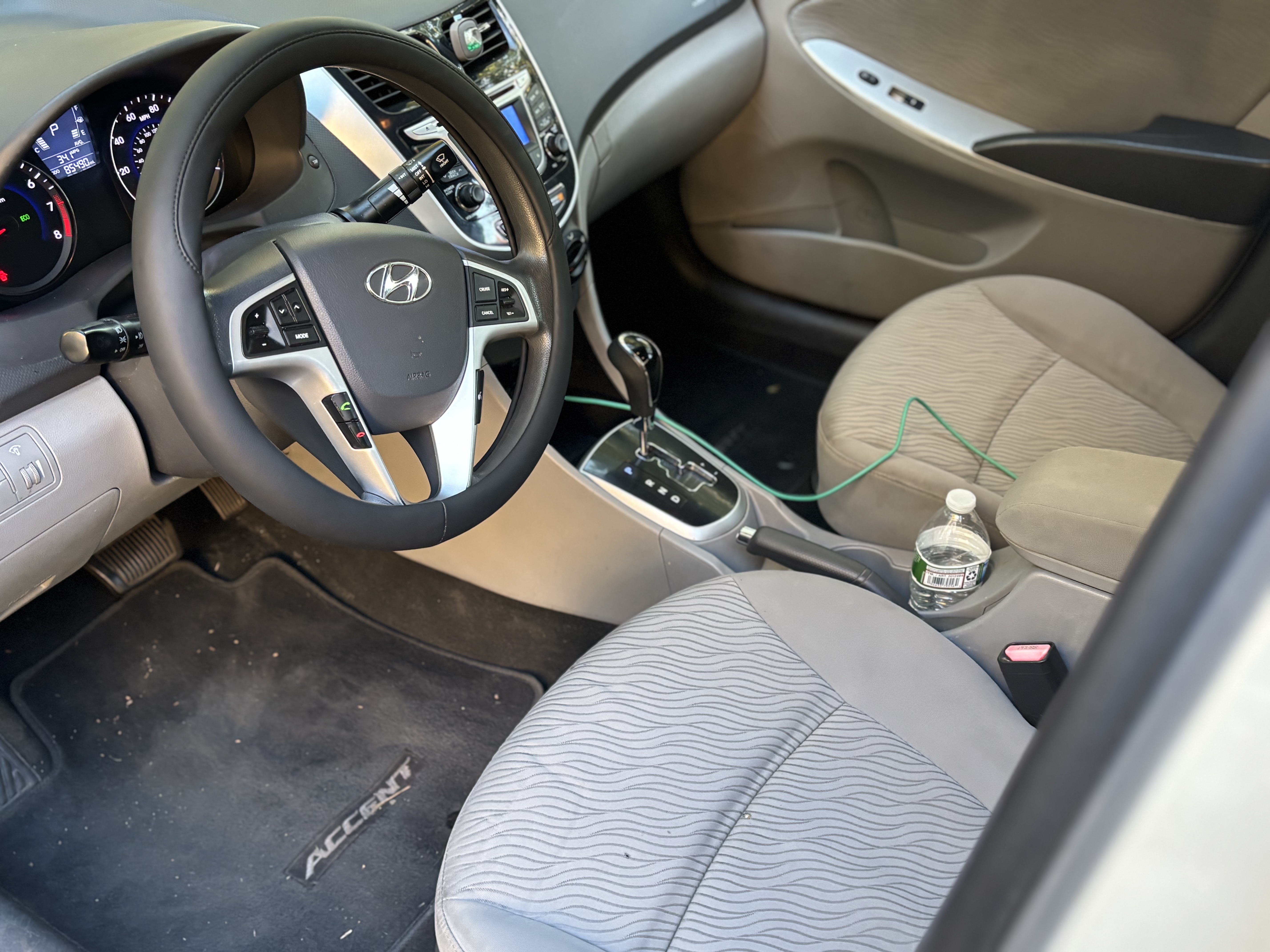 Used 2013 Hyundai Accent GLS w/ Premium Pkg FWD image 13