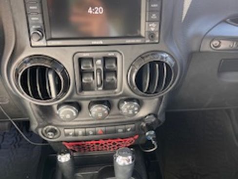 Used 2017 Jeep Wrangler Unlimited Rubicon image 24