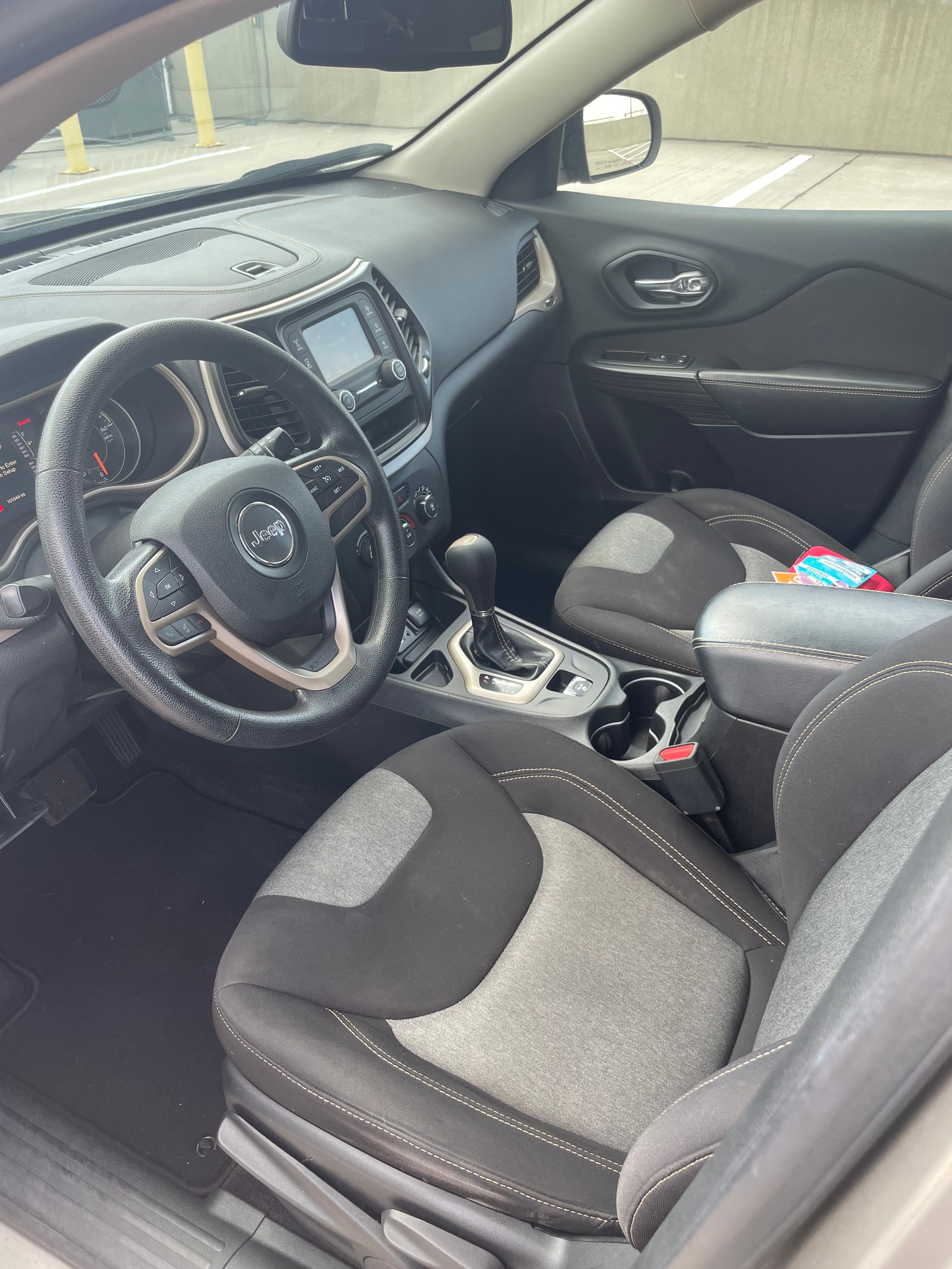 Used 2017 Jeep Cherokee Sport FWD image 10
