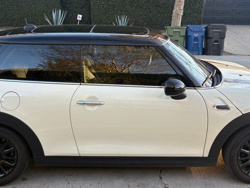 Used 2019 MINI Cooper 2-Door Hardtop image 8
