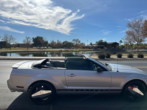 Used 2007 Ford Mustang Premium image 12