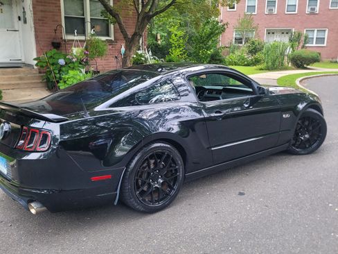 Used 2014 Ford Mustang GT image 2