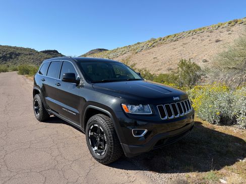 Used 2014 Jeep Grand Cherokee Laredo image 4