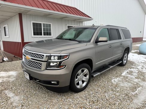 Used 2018 Chevrolet Suburban LT w/ LT Signature Package image 1