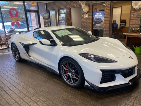 Used 2025 Chevrolet Corvette Z06 w/ Z07 Performance Package RWD image 17