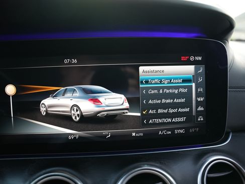 Used 2017 Mercedes-Benz E 300 image 20