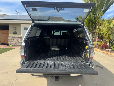 Used 2013 Toyota Tacoma 4x4 Access Cab V6 w/ TRD Off-Road Pkg image 6