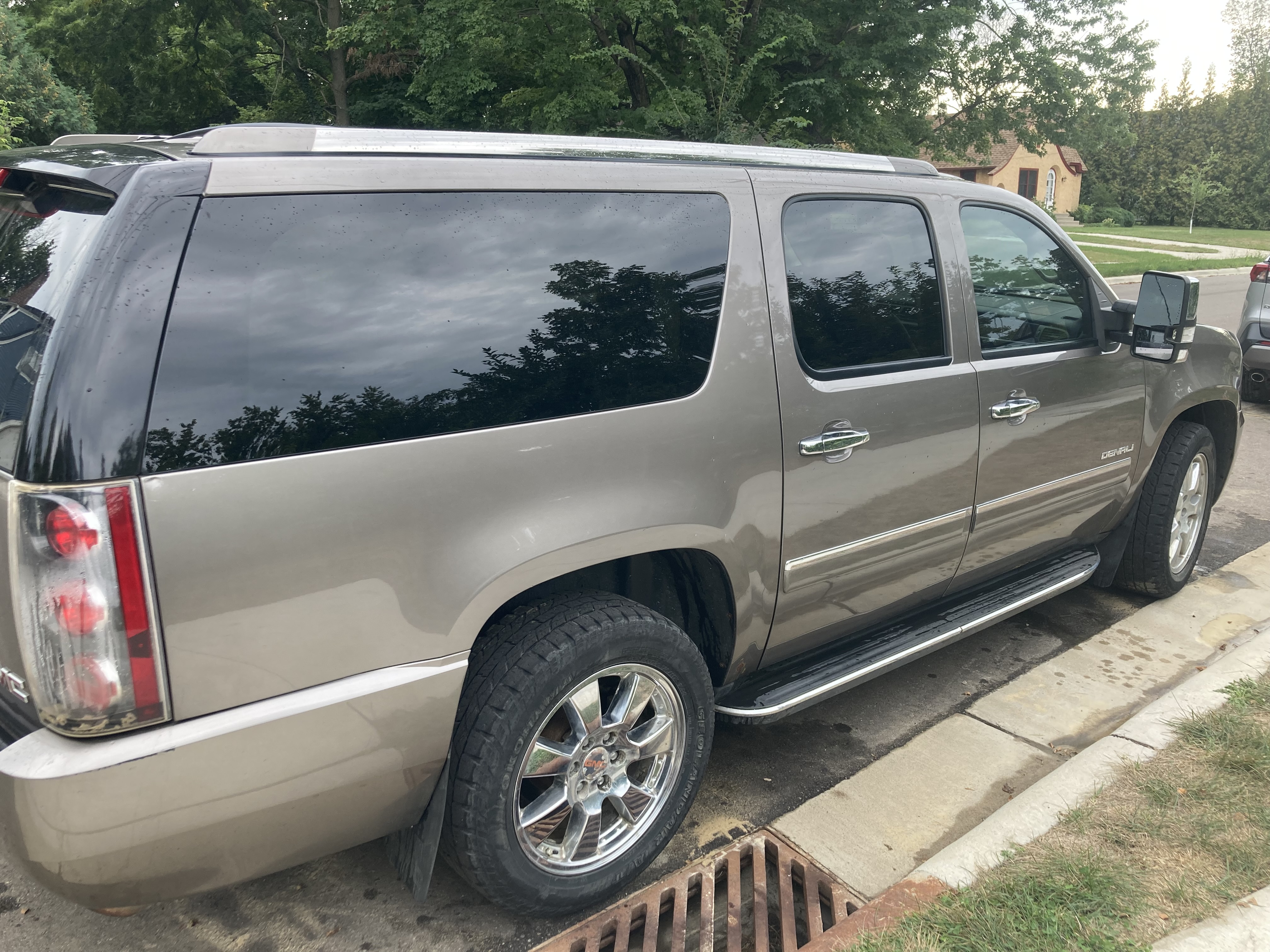 Used 2012 GMC Yukon XL Denali AWD/4WD image 4