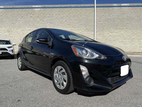 Used 2015 Toyota Prius C Three image 1
