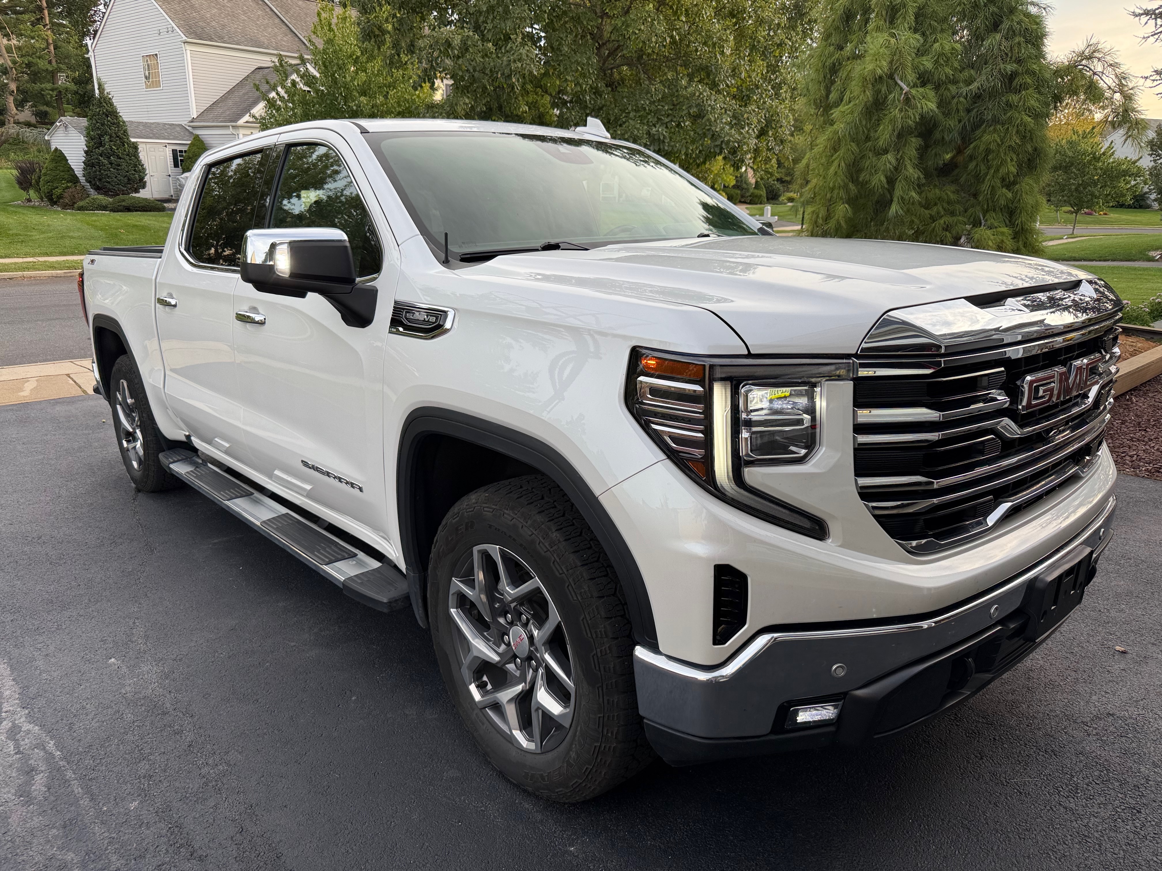 Used 2022 GMC Sierra 1500 SLT w/ SLT Premium Plus Package AWD/4WD image 2