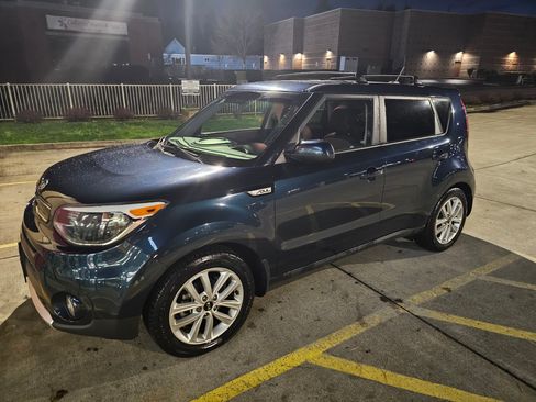 Used 2018 Kia Soul + image 2