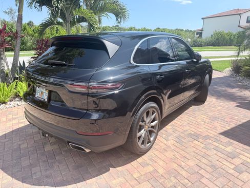 Used 2023 Porsche Cayenne Platinum Edition image 20