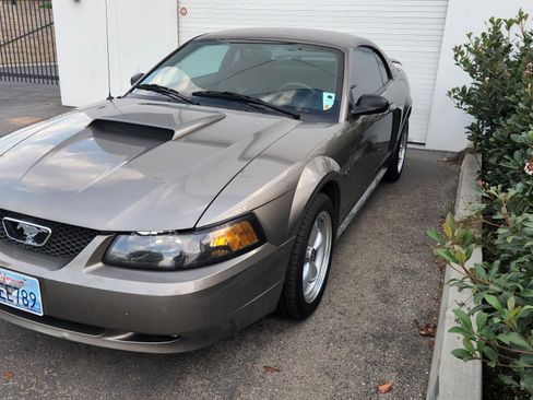 Used 2001 Ford Mustang GT Premium image 2