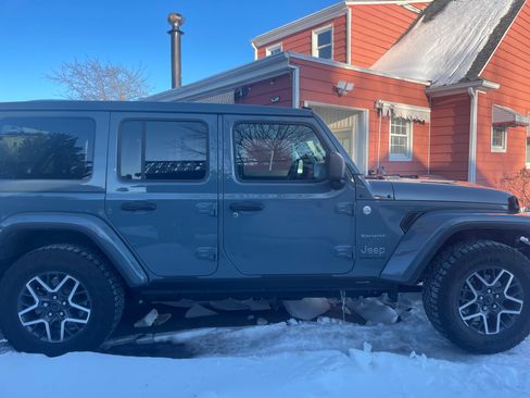 Used 2024 Jeep Wrangler Unlimited Sahara w/ Technology Group image 6