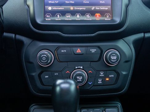 Used 2018 Jeep Renegade Trailhawk image 19