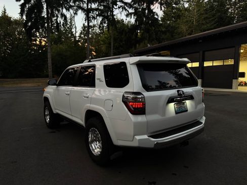 Used 2024 Toyota 4Runner TRD Off-Road Premium image 5