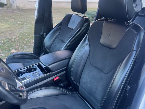 Used 2019 Ford Edge ST w/ Convenience Package image 13