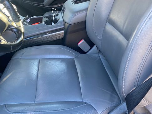 Used 2019 Chevrolet Suburban LT image 6