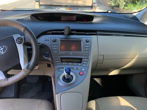 Used 2015 Toyota Prius Four image 13