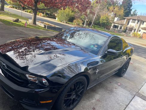 Used 2012 Ford Mustang Premium image 9