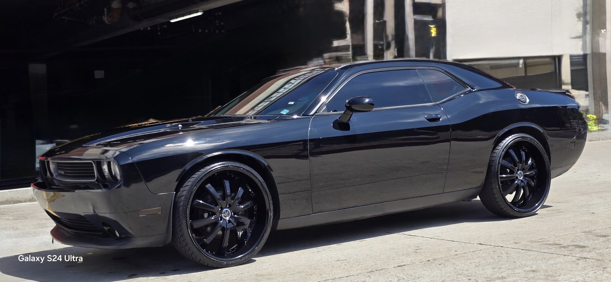 Used 2014 Dodge Challenger SXT RWD image 9