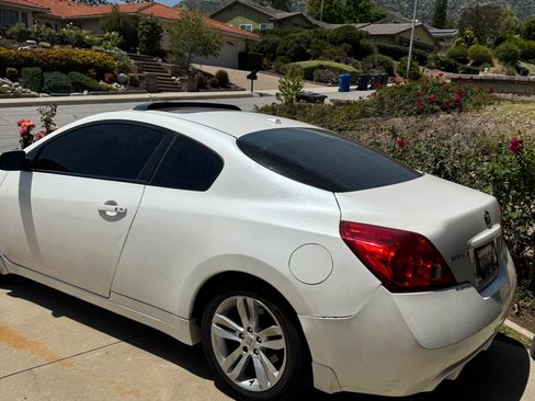 Used 2012 Nissan Altima 2.5 S w/ 2.5S Premium Pkg FWD image 2