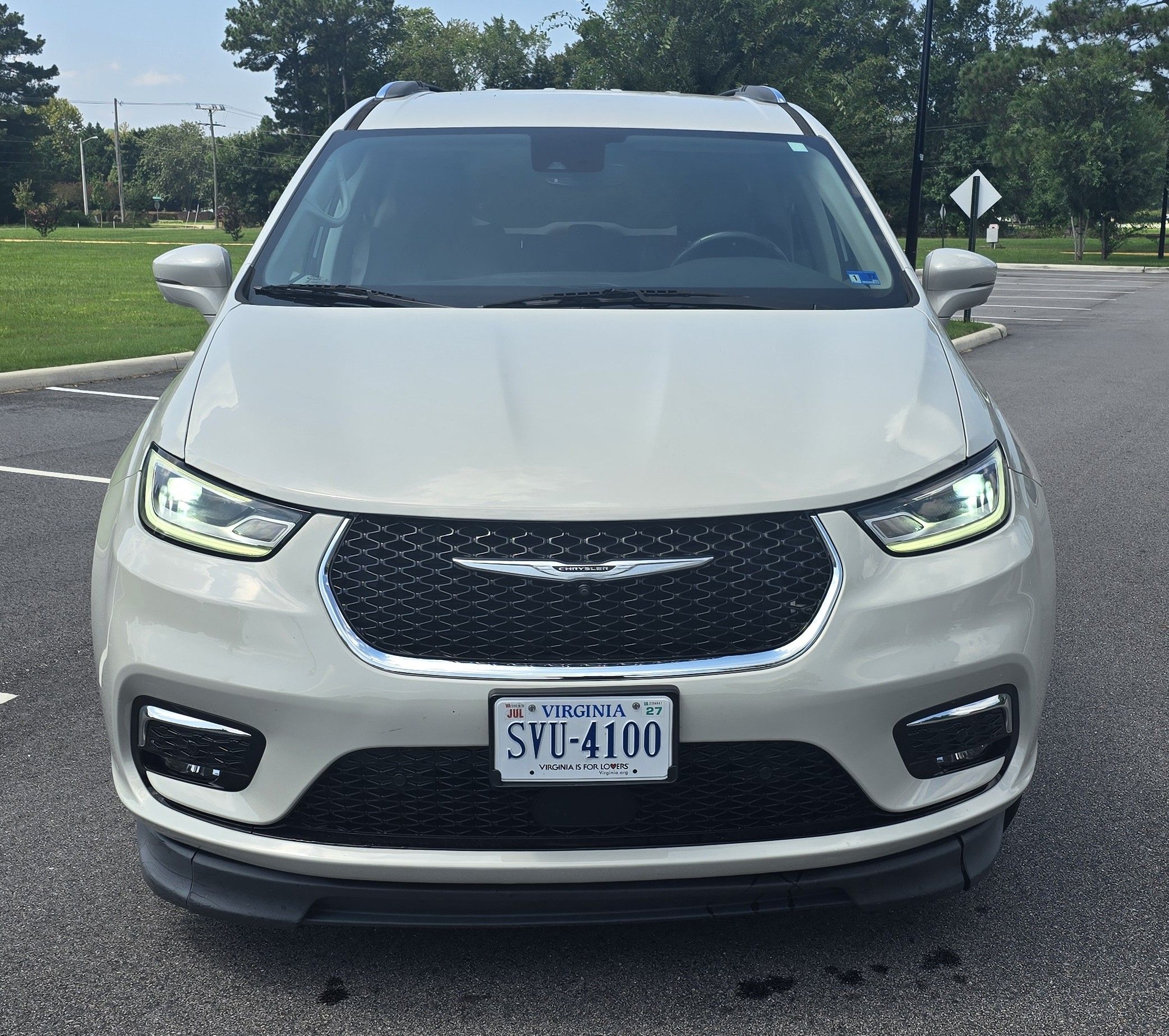 Used 2021 Chrysler Pacifica Touring-L w/ Premium & Safety Sphere Group FWD image 6
