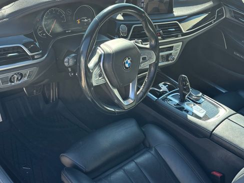 Used 2018 BMW 750i image 6