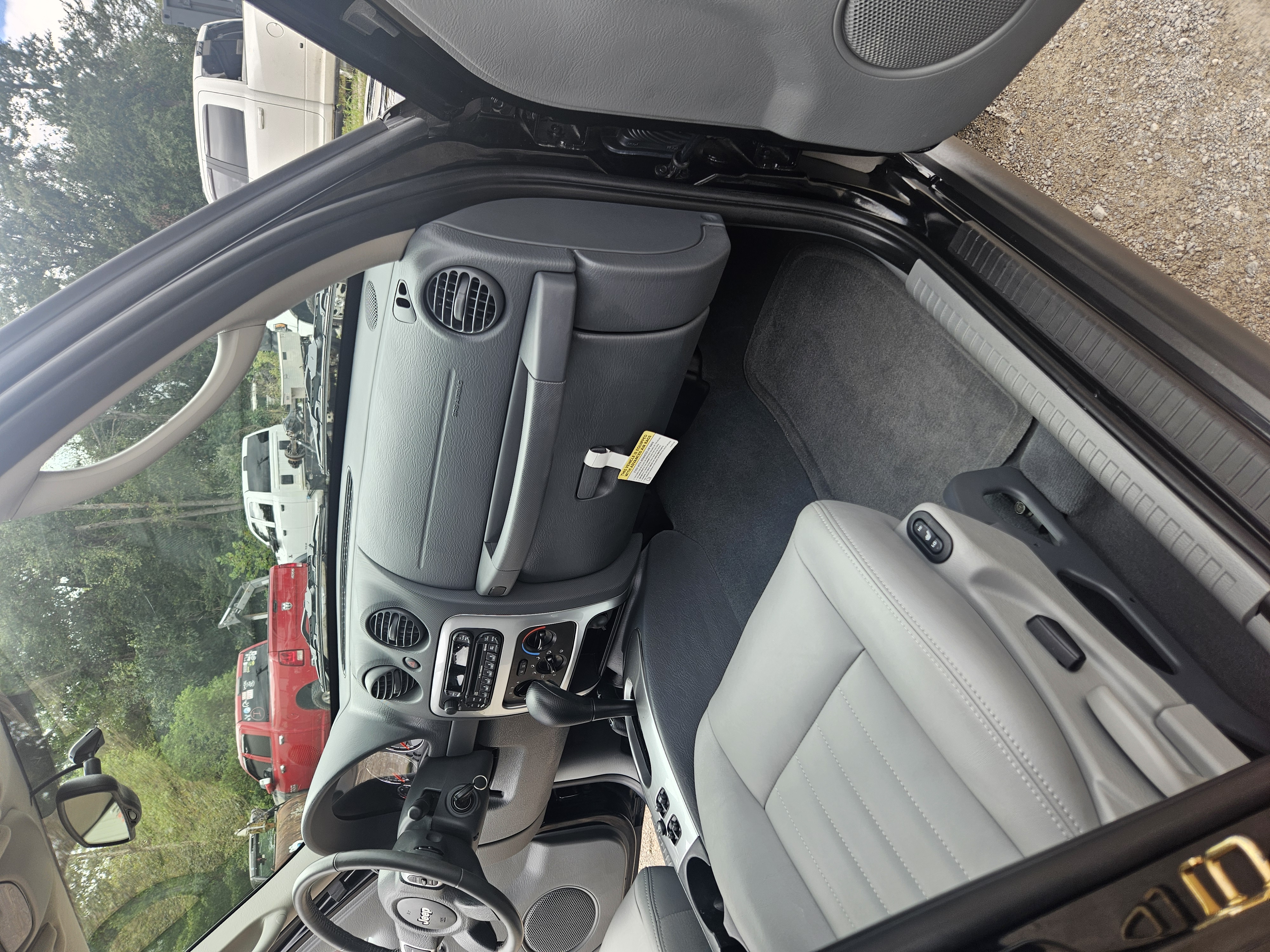 Used 2005 Jeep Liberty Limited AWD/4WD image 18