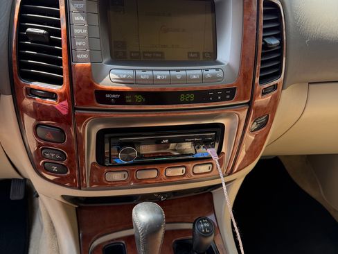 Used 2004 Toyota Land Cruiser AWD/4WD image 10
