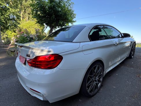 Used 2017 BMW M4 Convertible RWD image 4