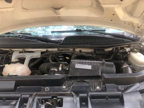 Used 2017 Chevrolet Express 2500 RWD image 18