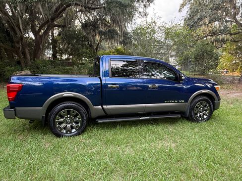 Used 2018 Nissan Titan Platinum Reserve RWD image 12