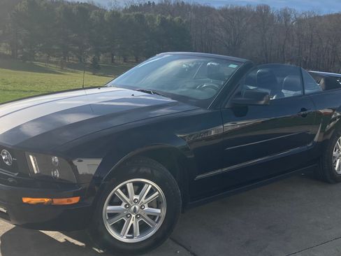 Used 2007 Ford Mustang Convertible RWD image 5