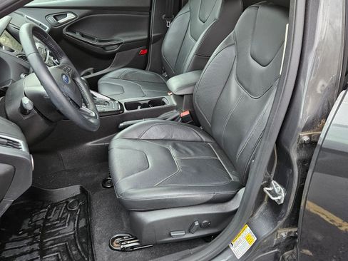 Used 2017 Ford Focus Titanium image 9