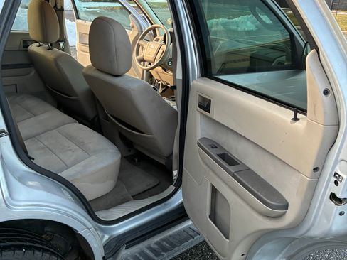 Used 2011 Ford Escape XLT w/ Cargo Pkg image 14