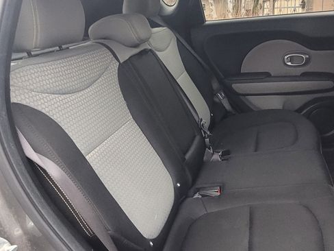 Used 2016 Kia Soul + image 12