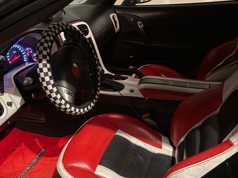 Used 2009 Chevrolet Corvette Coupe 2D w/ Preferred Equipment Group image 10