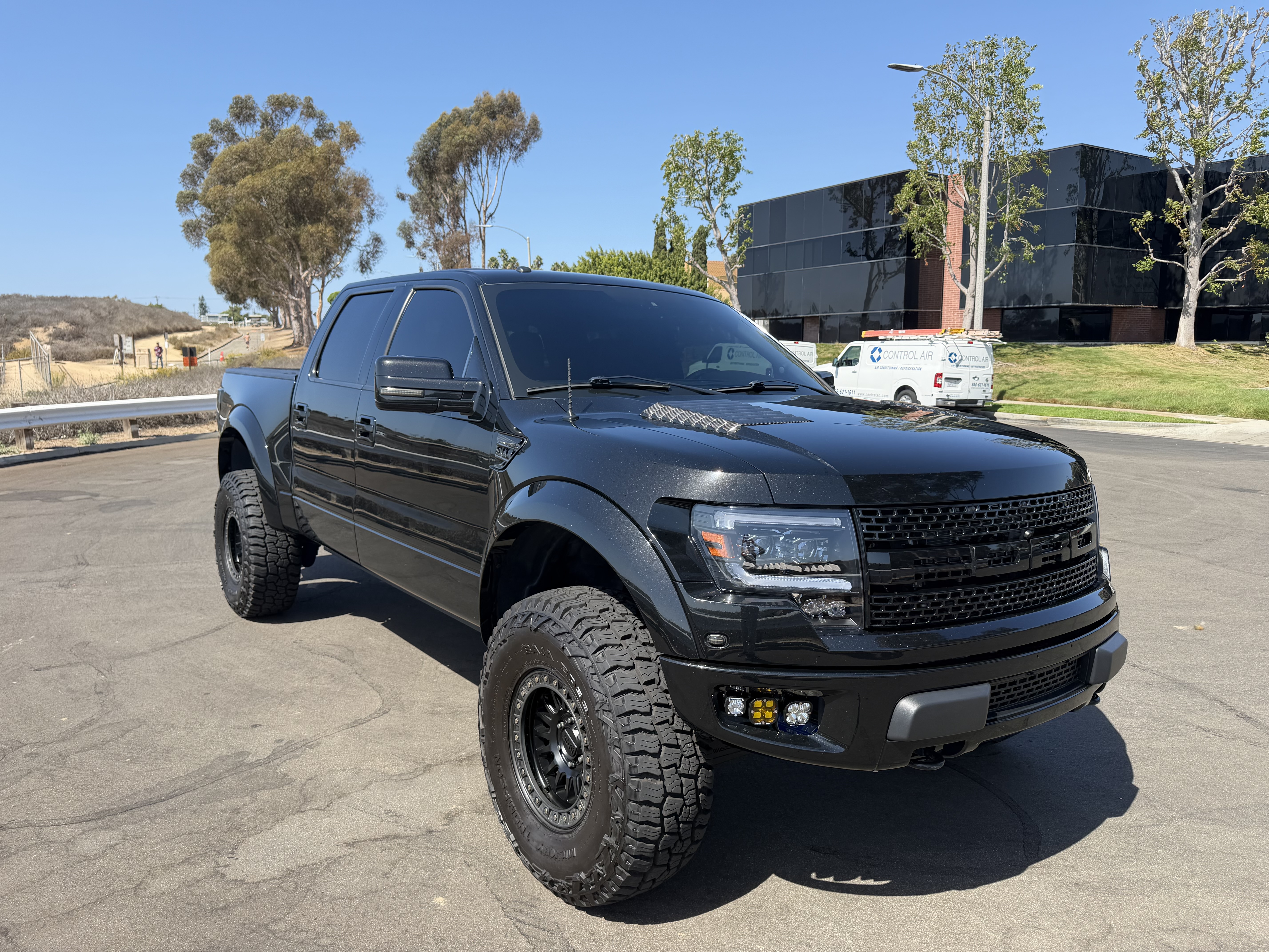 Used 2014 Ford F150 Raptor w/ Equipment Group 801A Luxury AWD/4WD image 1
