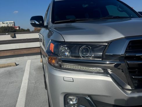 Used 2021 Toyota Land Cruiser Heritage Edition image 19