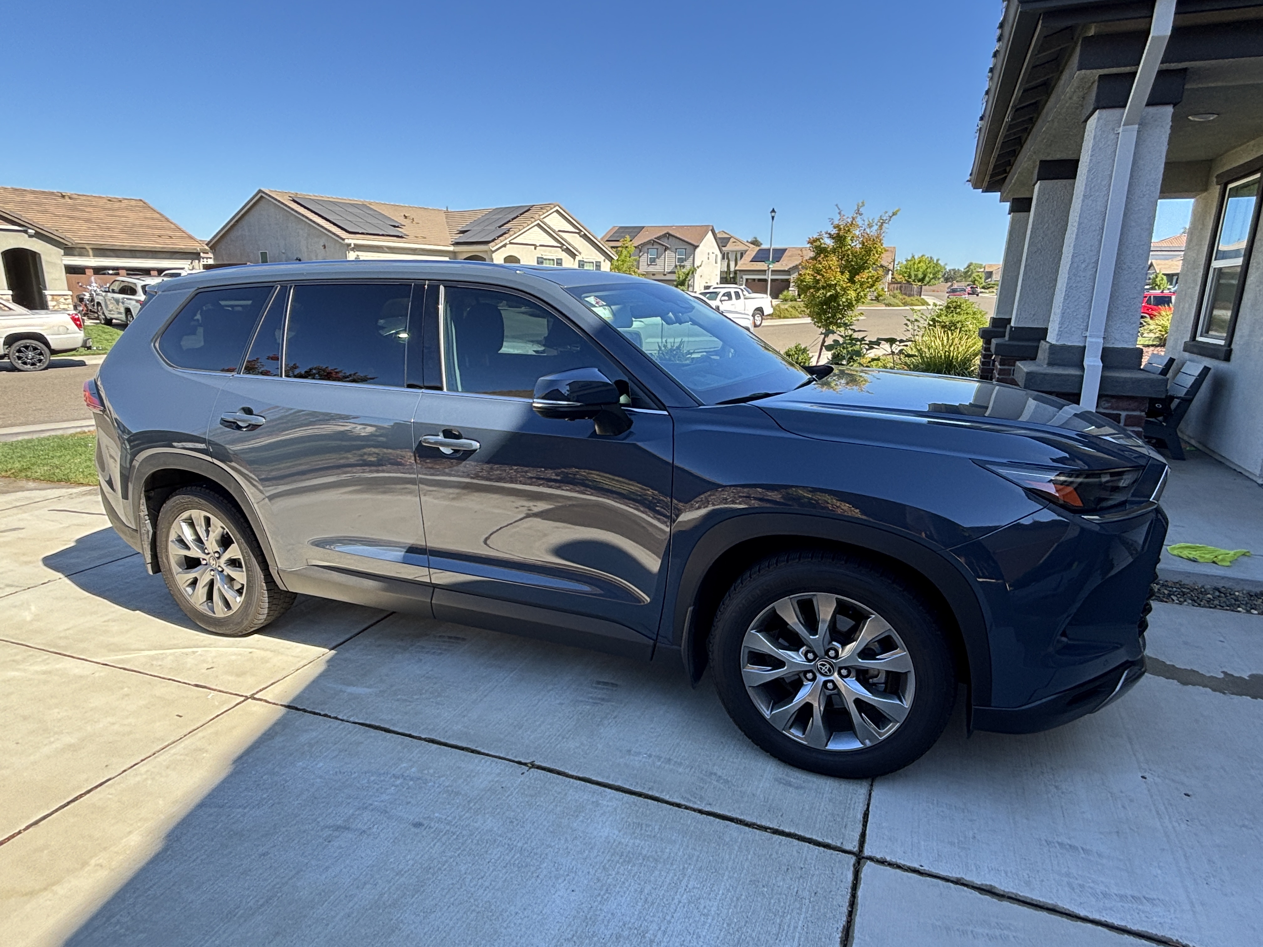 Used 2024 Toyota Grand Highlander AWD image 2
