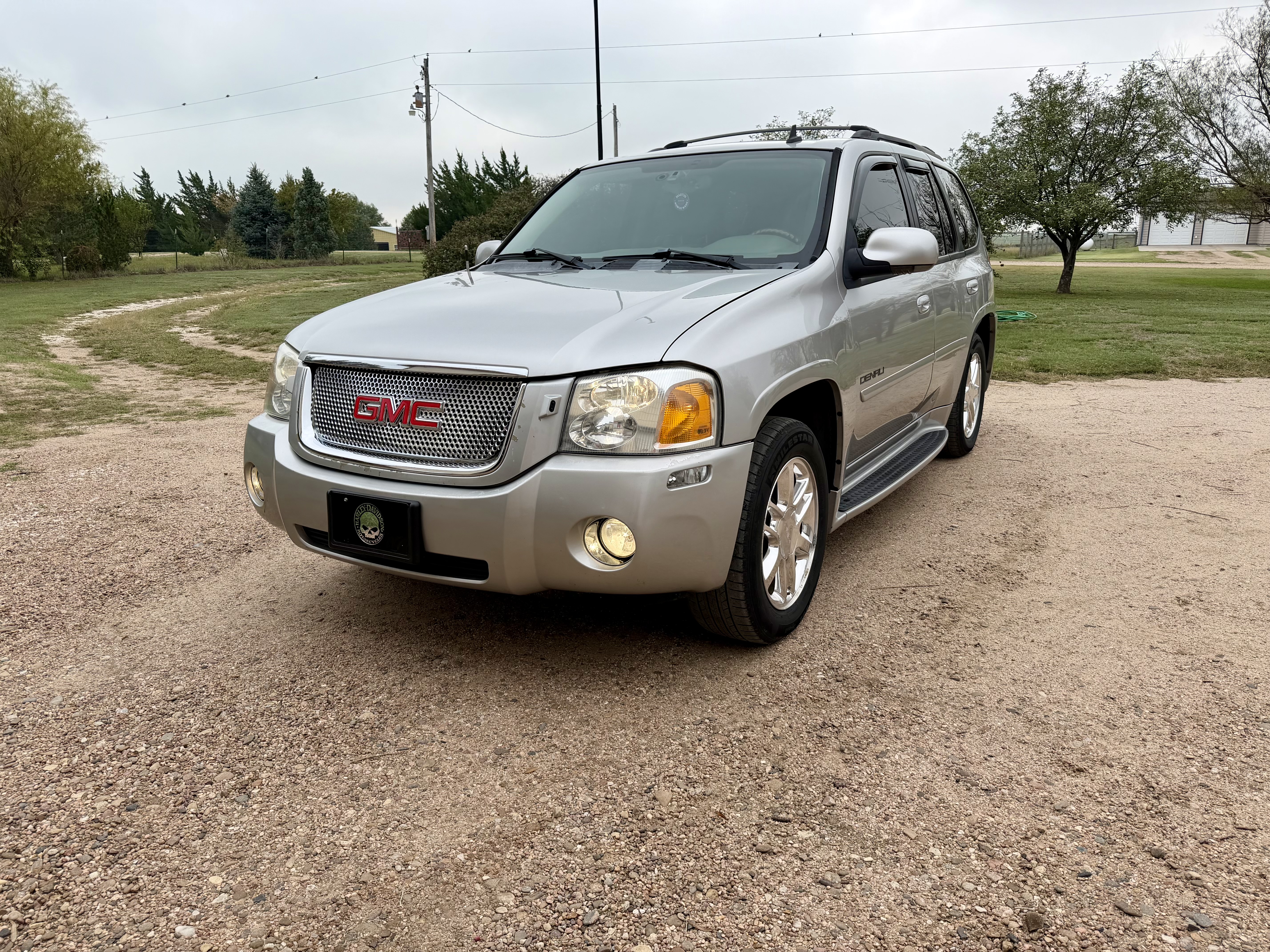 Used 2006 GMC Envoy Denali AWD/4WD image 1