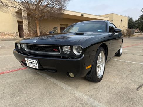 Used 2010 Dodge Challenger R/T image 2