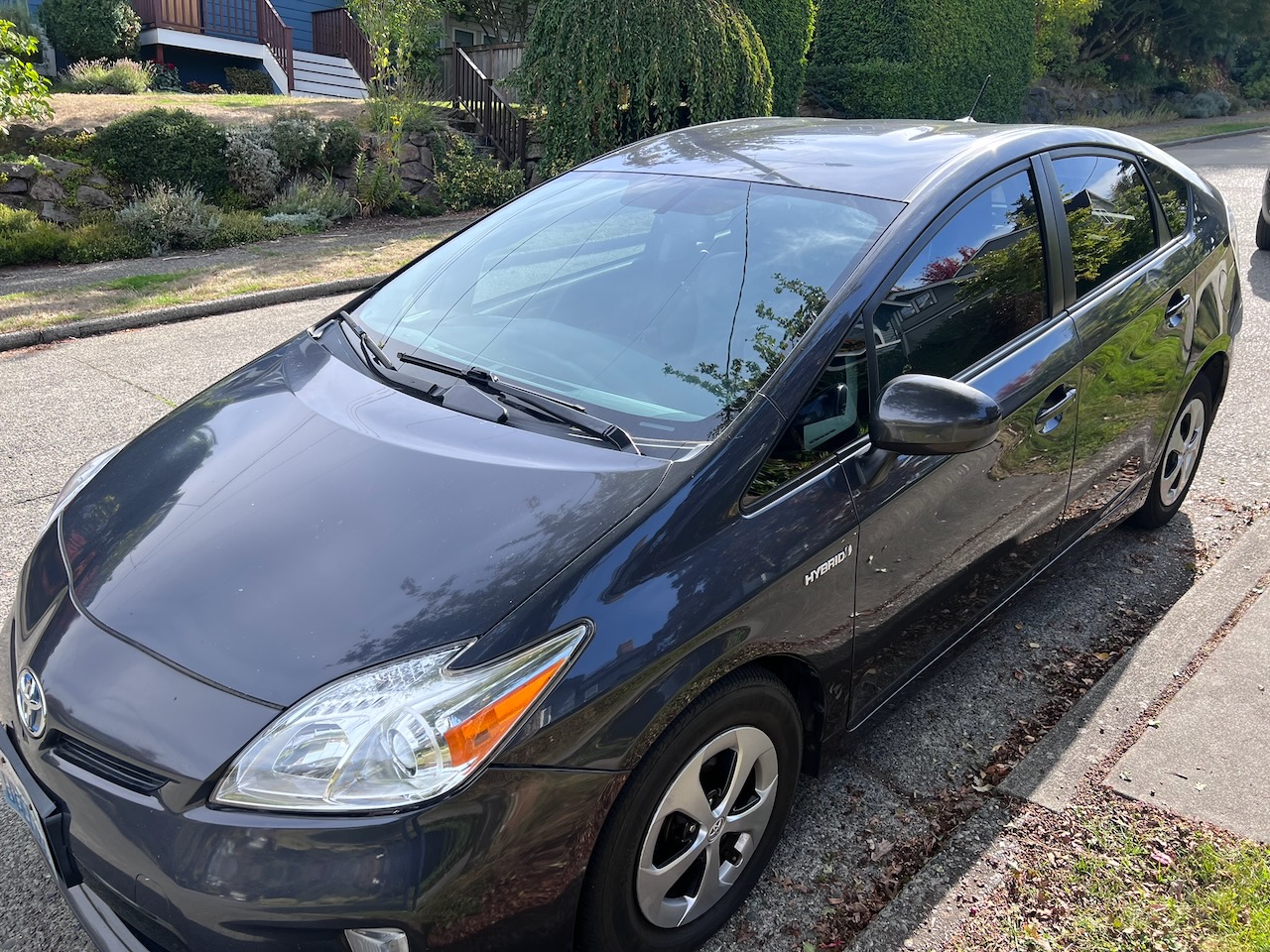 Used 2012 Toyota Prius Four FWD image 1