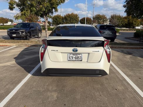 Used 2017 Toyota Prius Two image 6