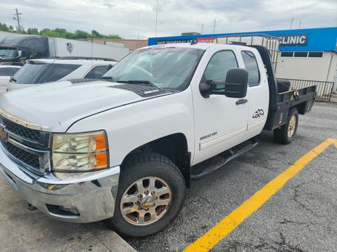 Used 2012 Chevrolet Silverado 3500 LT w/ Interior Plus Package AWD/4WD image 16